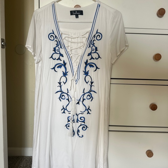 Lulus Dresses & Skirts - Lulu's White Dress with Blue Embroidered V-Neck